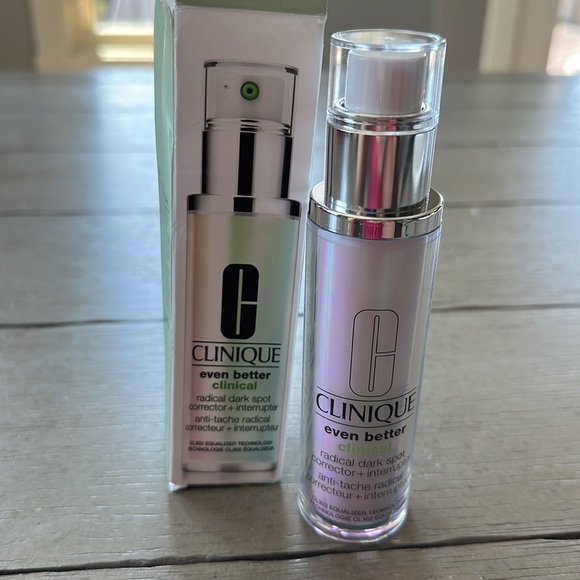 Even Better Clinical Radical Dark Spot Corrector + Interrupter 1.7 oz - Picture 2 of 4